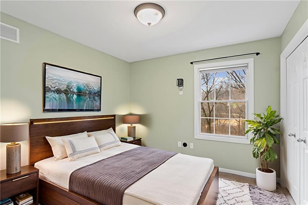 699 Surfside Drive Pittsburgh, PA 15239 - Photo 9 of 15