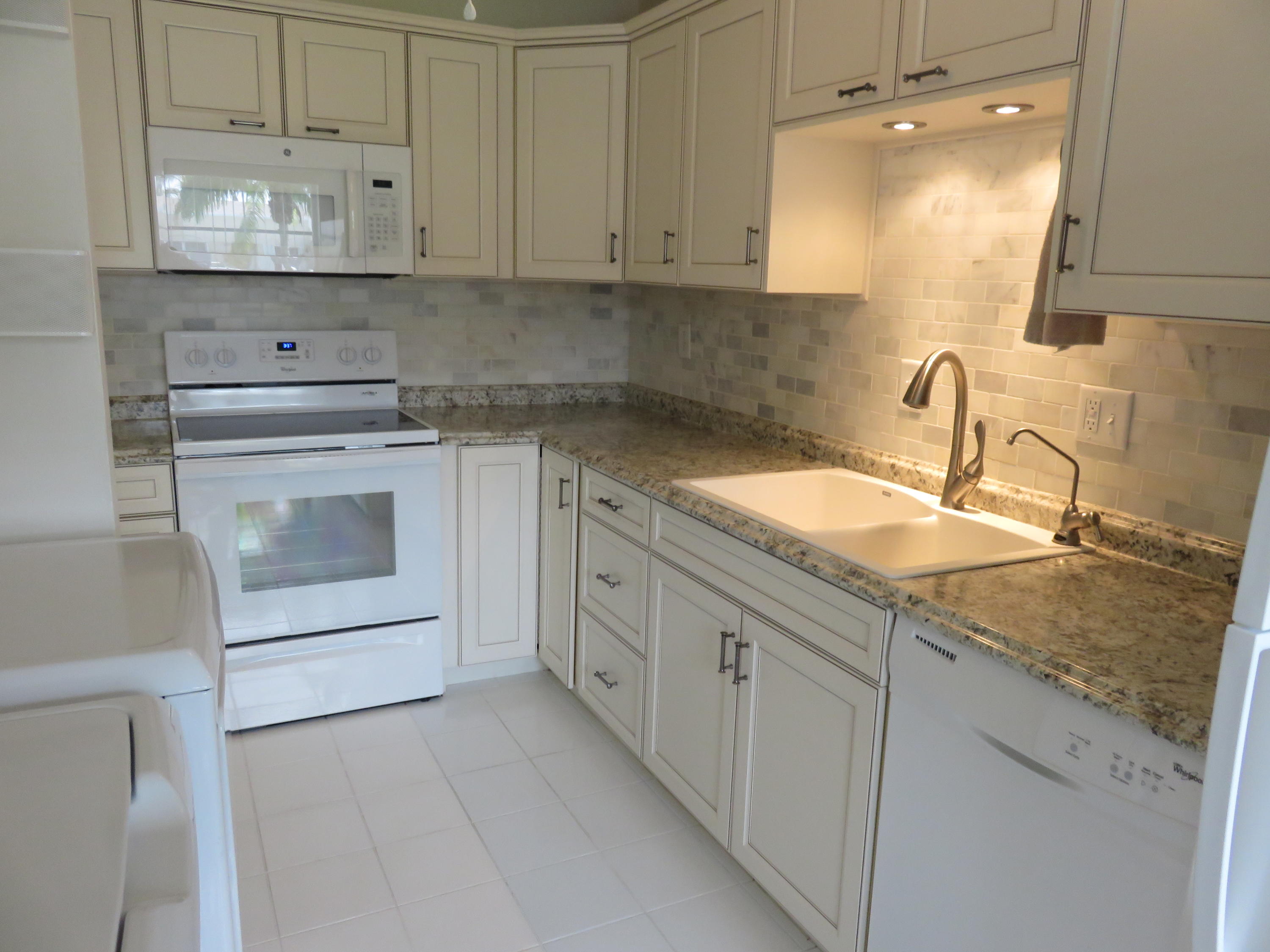 8908 Belle Aire Court Boca Raton, FL 33433 - Photo 3 of 15 DE9A32FF-F57C-4473-807E-F97743983053