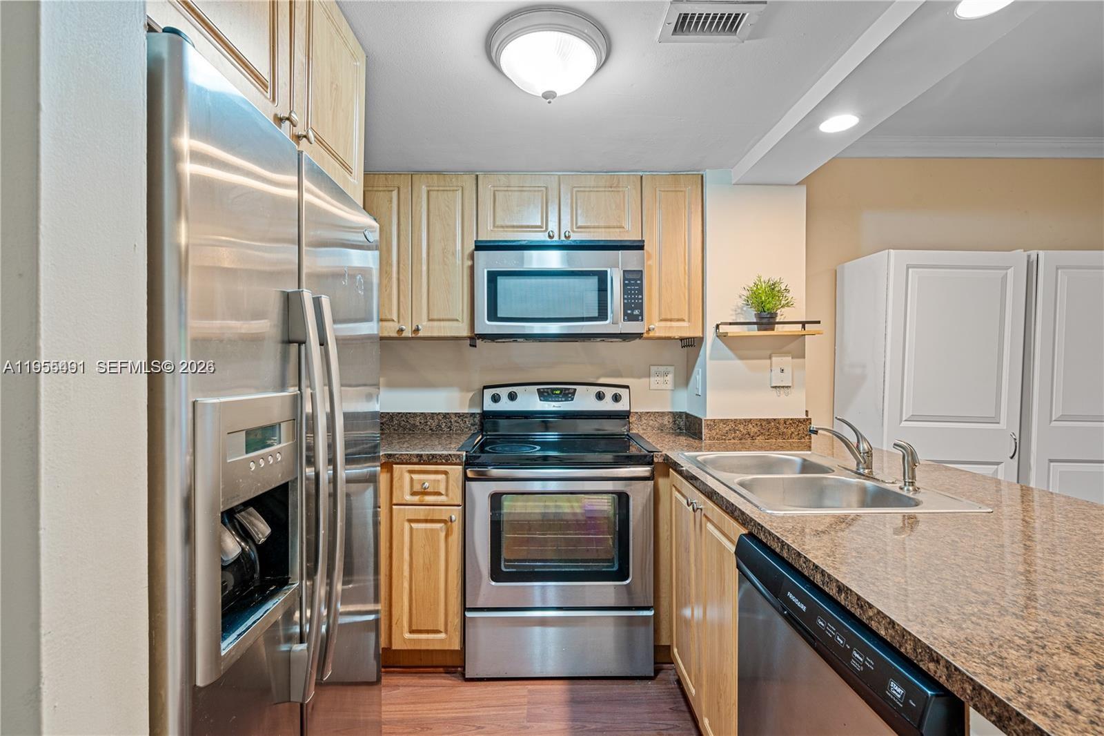 1927 Southwest 107th Avenue, Unit 306 Miami, FL 33165 - Photo 8 of 23 a kitchen with a stove and a microwave