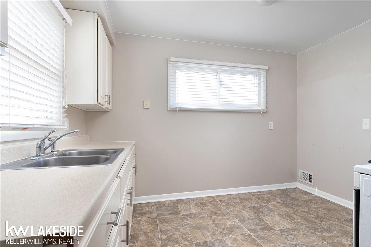 10969 Hannan Road Romulus, MI 48174 - Photo 9 of 25