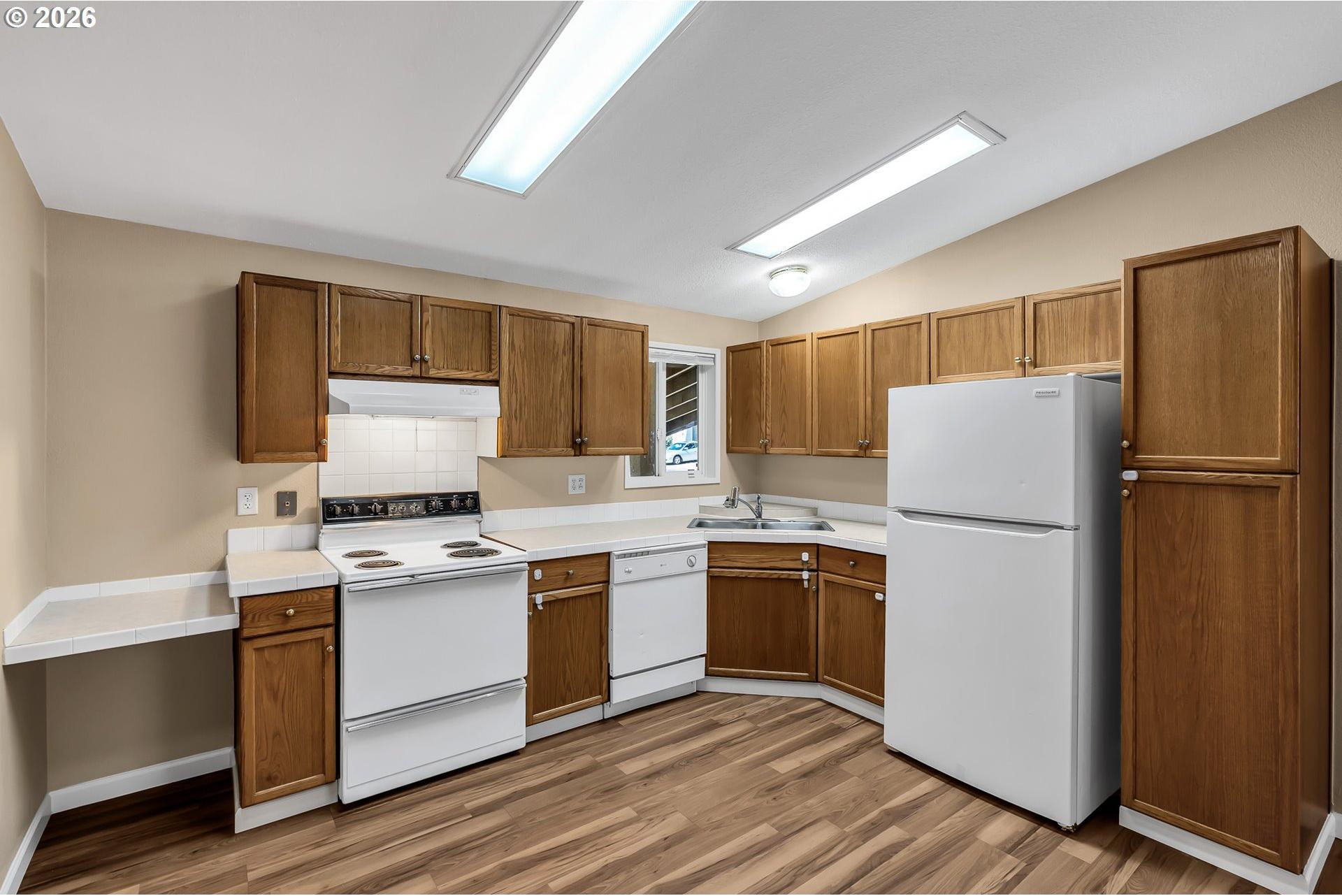 521 Northeast Mariners Loop Portland, OR 97211 - Photo 10 of 33 Gallery Image 10