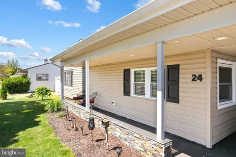 $430,000 | 24 Garden Lane, Levittown, PA 19055