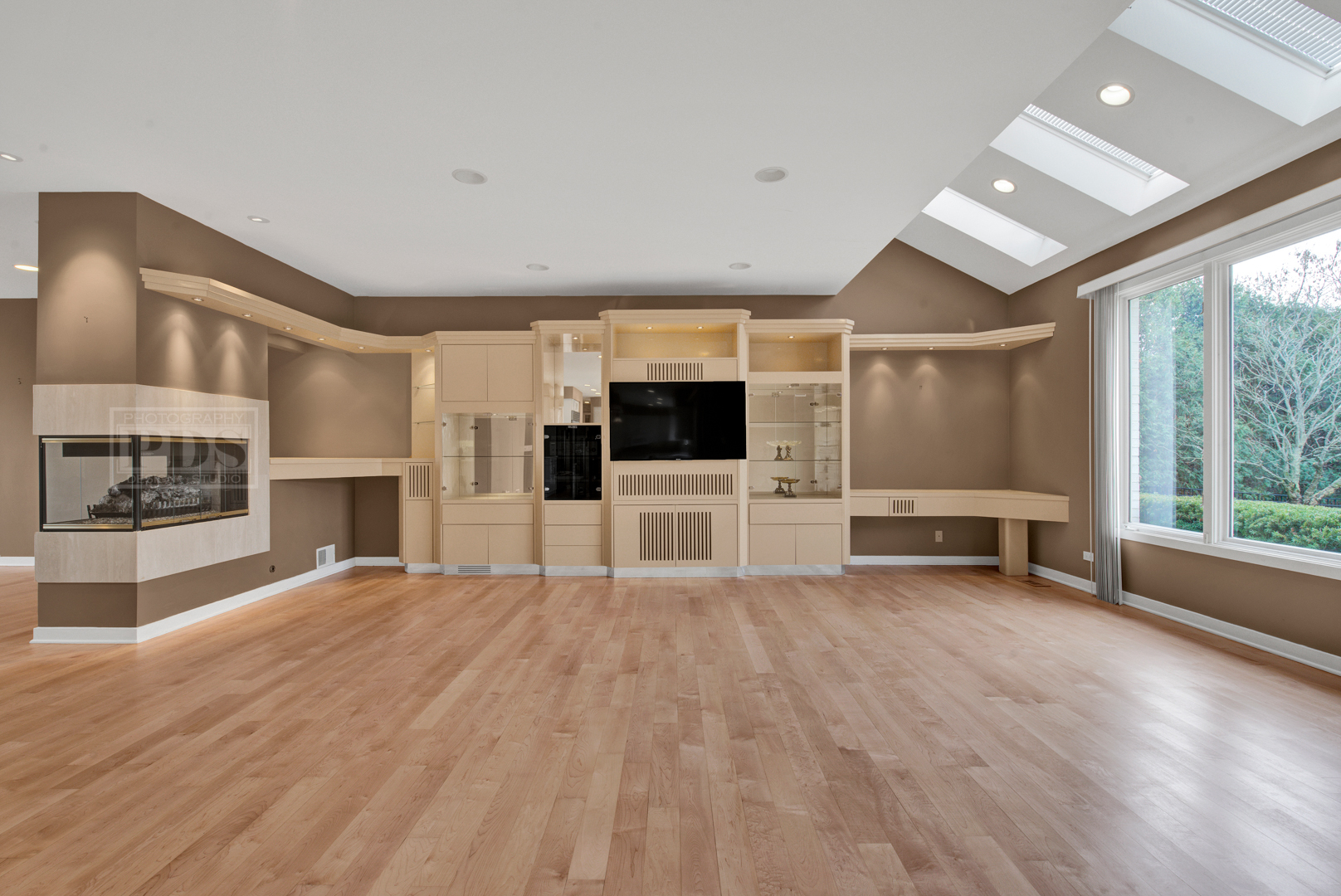 2067 Sheridan Road Buffalo Grove, IL 60089 - Photo 12 of 53 a view of a livingroom with a flat screen tv wooden floor and window