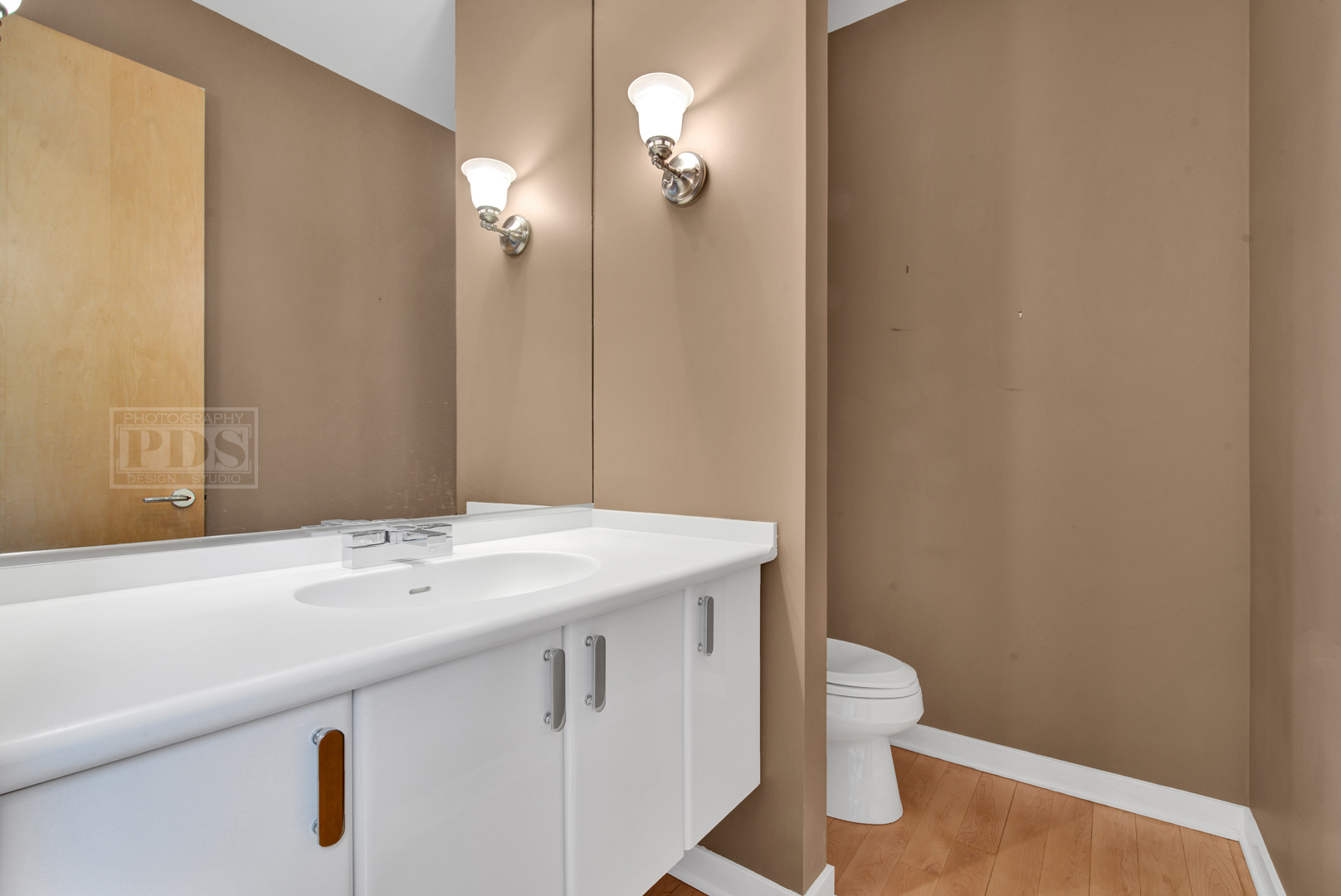 2067 Sheridan Road Buffalo Grove, IL 60089 - Photo 23 of 53 a bathroom with a sink a toilet and mirror
