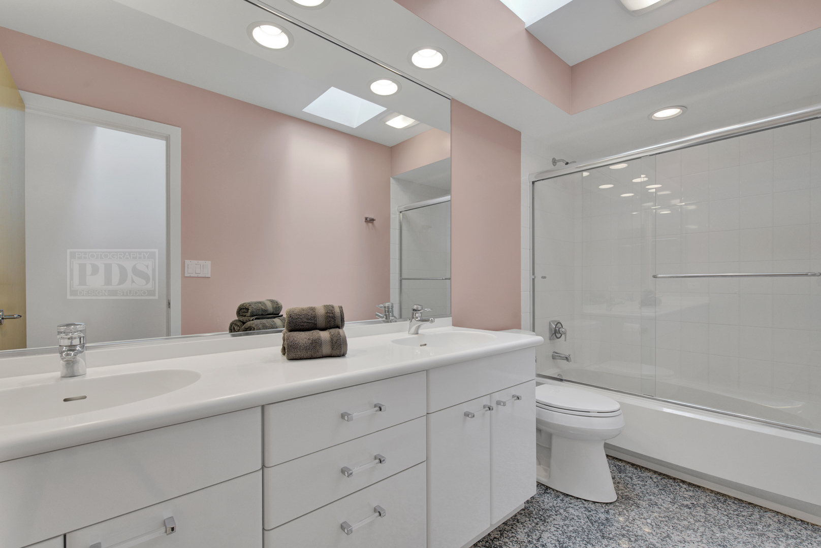 2067 Sheridan Road Buffalo Grove, IL 60089 - Photo 33 of 53 a bathroom with a double vanity sink toilet mirror and bathtub