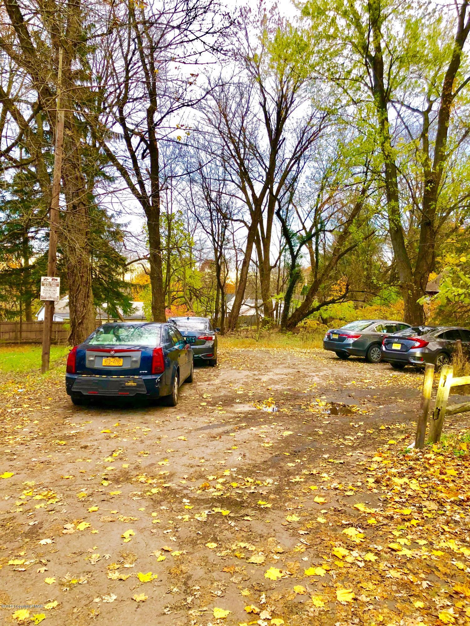 120 Ridgeway Street East Stroudsburg, PA 18301 - Photo 4 of 26 795992AB-E0B2-4B08-9224-69099A72CB9F