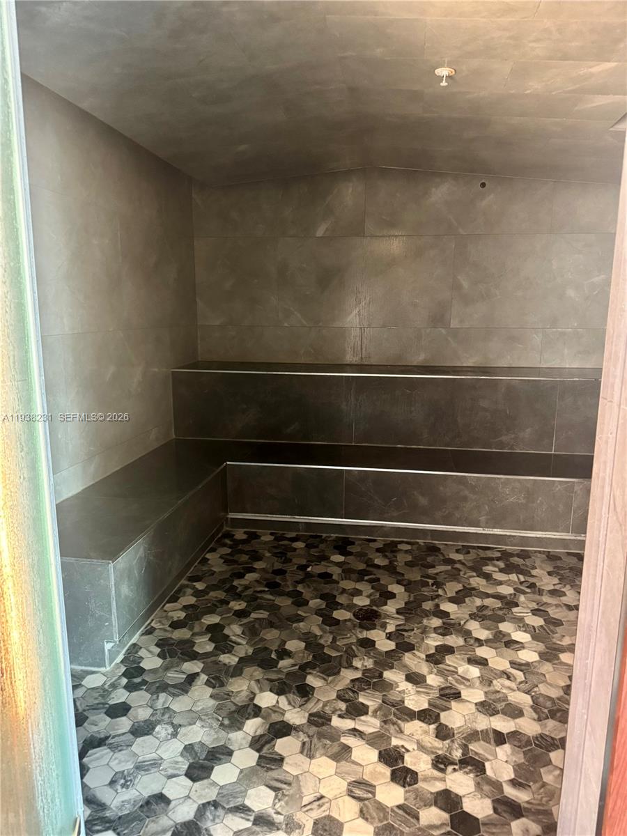 31 Southeast 5th Street, Unit 2710 Miami, FL 33131 - Photo 20 of 25