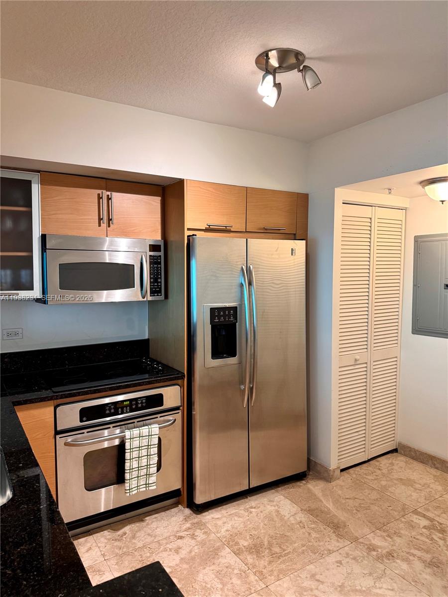 31 Southeast 5th Street, Unit 2710 Miami, FL 33131 - Photo 5 of 25 a view of kitchen appliances and cabinets