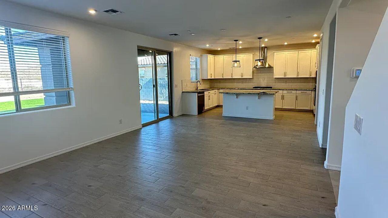 13412 West Eagle Feather Road Peoria, AZ 85383 - Photo 3 of 14 2