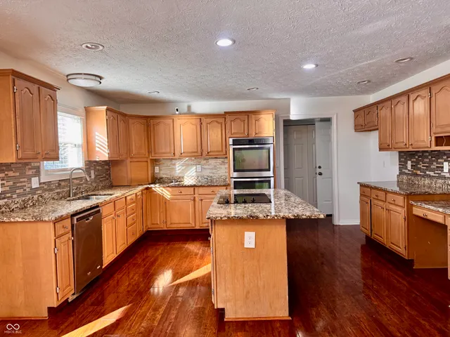 $639,000 | 11458 Sutton Pl Drive West, Carmel, IN 46032