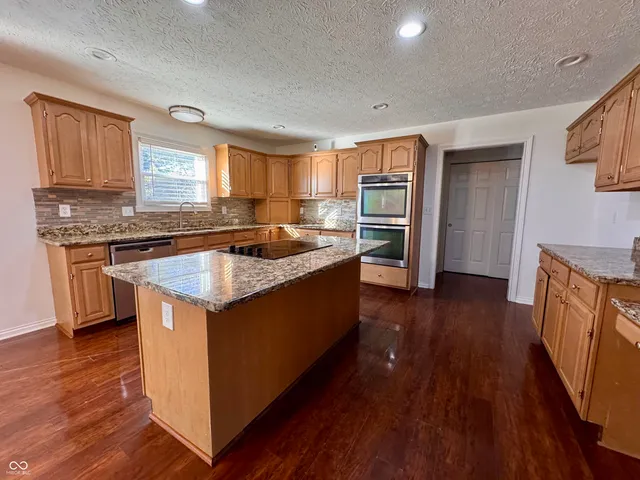 $639,000 | 11458 Sutton Pl Drive West, Carmel, IN 46032