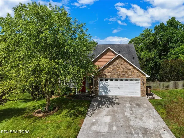 $379,900 | 7101 Pinecroft Lane, Knoxville, TN 37914