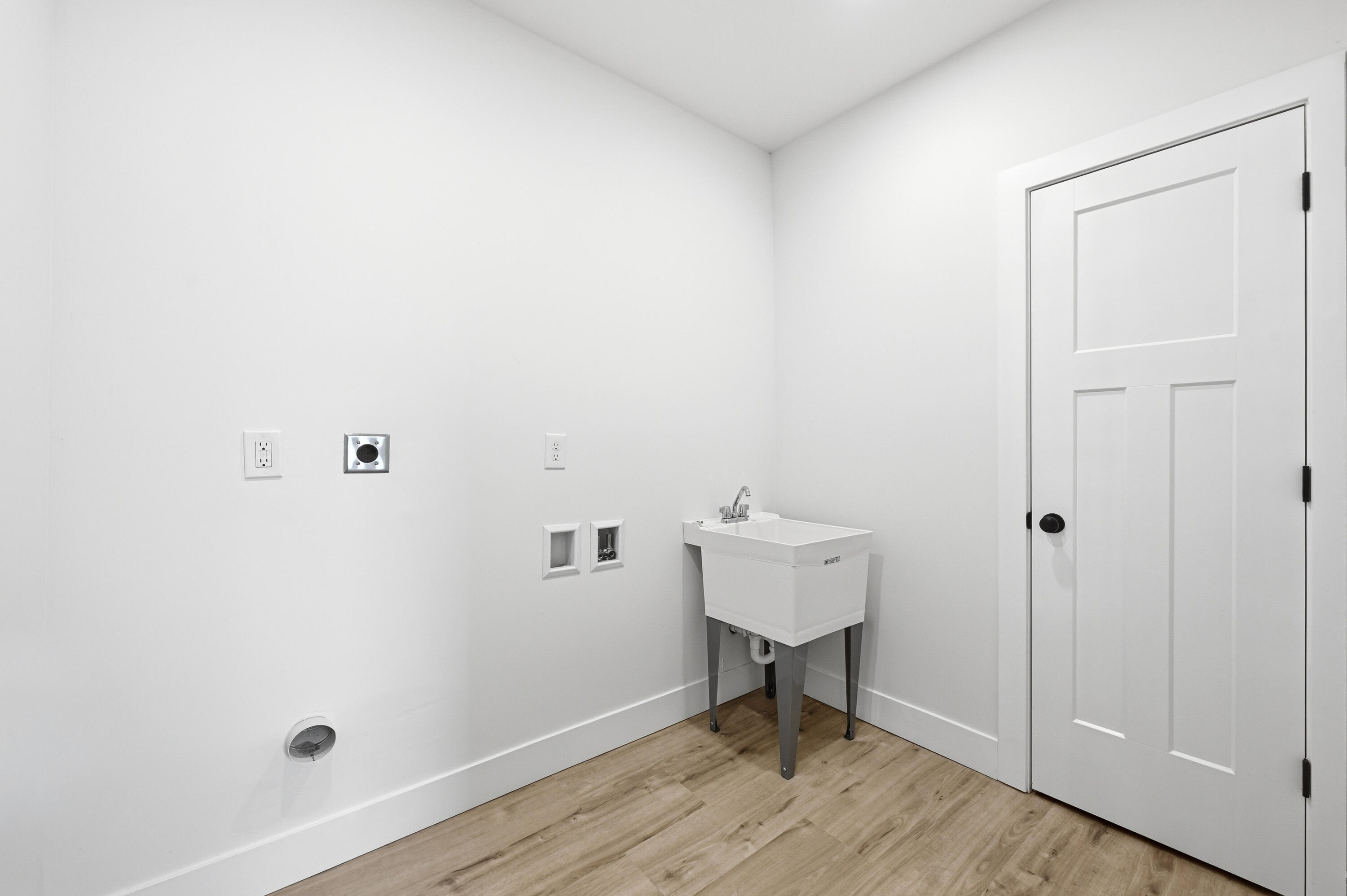 1136 Prairie Avenue Beloit, WI 53511 - Photo 25 of 35 Laundry Room