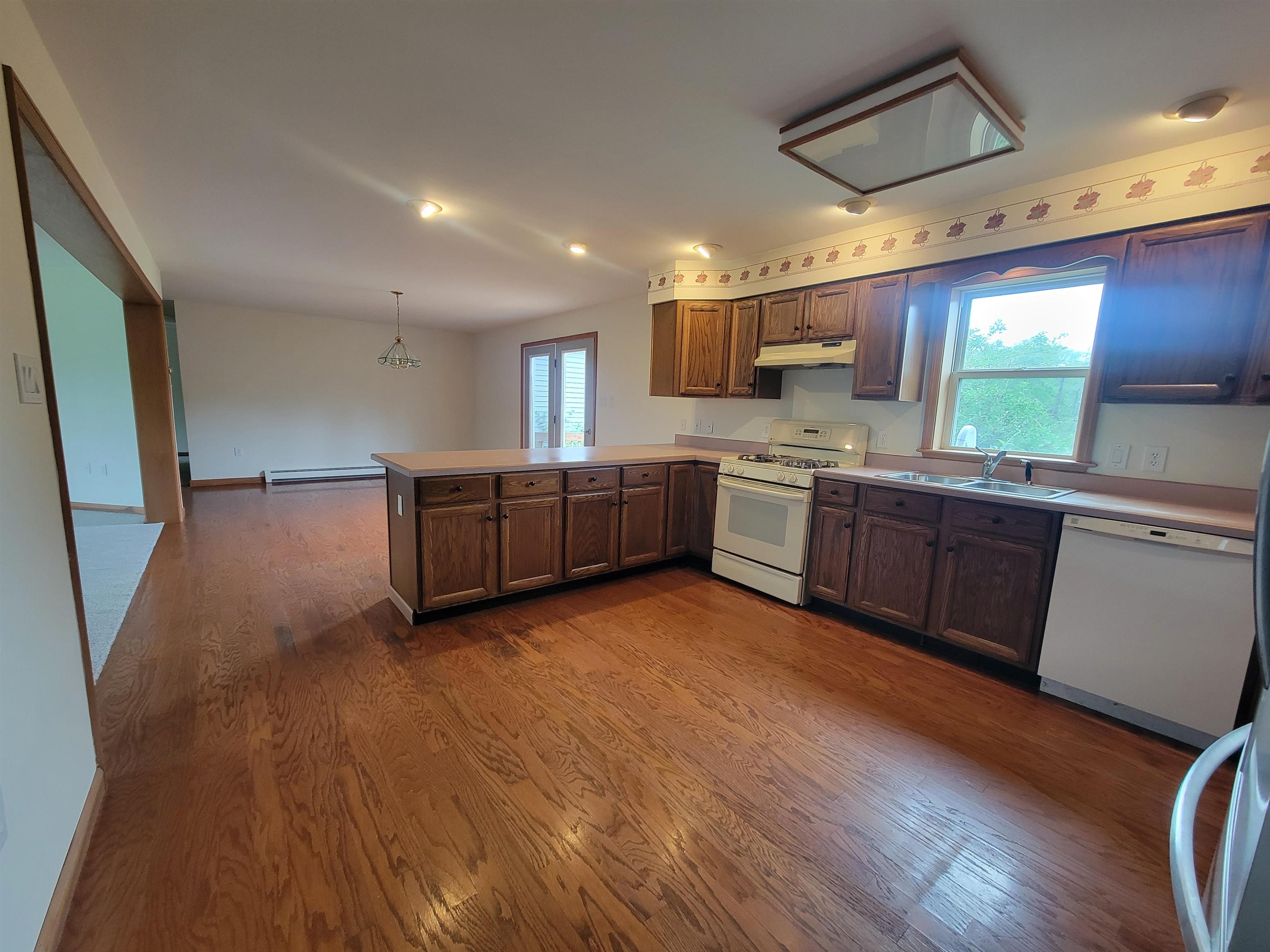 42 Chester Road Raymond, NH 03077 - Photo 6 of 36 Gallery Image 6