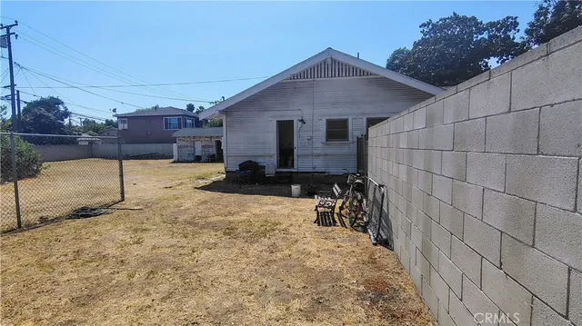 a view of a backyard of the house