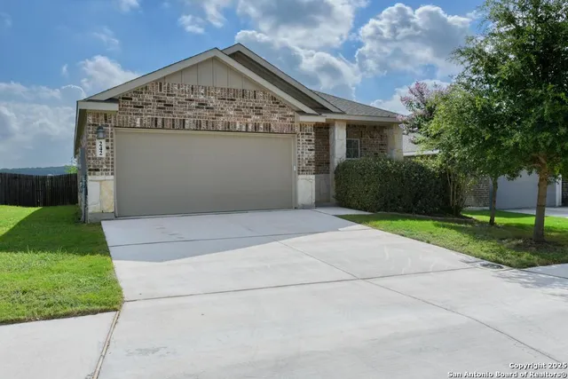 $1,695 | 242 Holland, Schertz, TX 78108