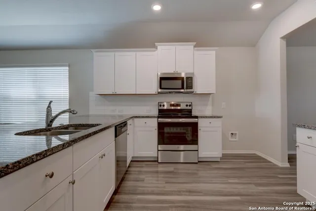 $1,695 | 242 Holland, Schertz, TX 78108