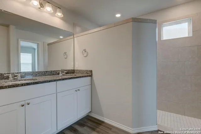 $1,695 | 242 Holland, Schertz, TX 78108