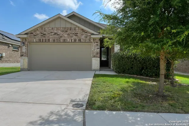 $1,695 | 242 Holland, Schertz, TX 78108