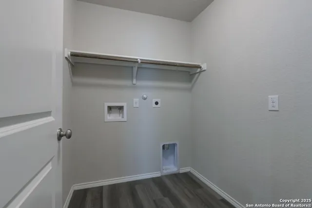 $1,695 | 242 Holland, Schertz, TX 78108