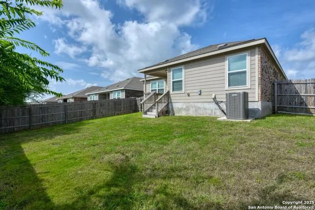 $1,695 | 242 Holland, Schertz, TX 78108