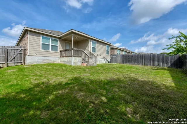 $1,695 | 242 Holland, Schertz, TX 78108