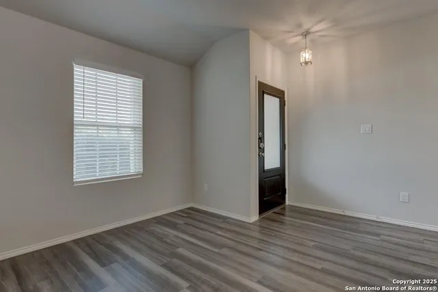 $1,695 | 242 Holland, Schertz, TX 78108