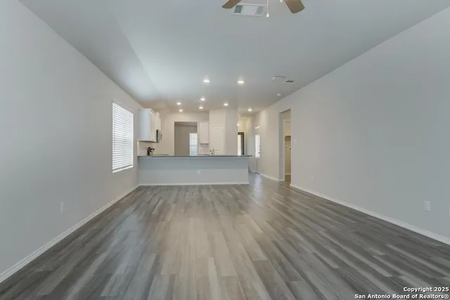 $1,695 | 242 Holland, Schertz, TX 78108