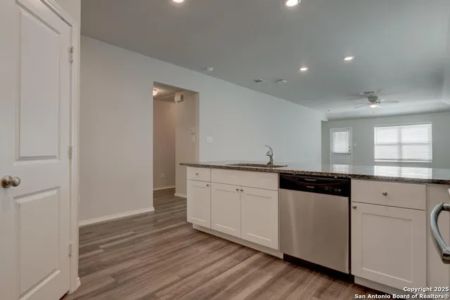 $1,695 | 242 Holland, Schertz, TX 78108