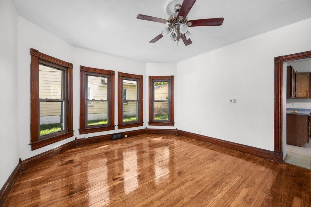 811 15th Street B Moline, IL 61265 - Photo 6 of 25