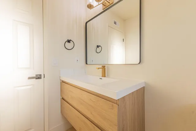 $409,950 | 394 West Ashcroft Avenue, Clovis, CA 93612