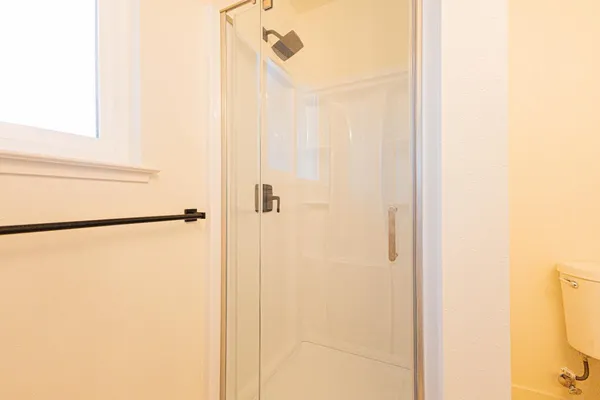 $405,000 | 394 West Ashcroft Avenue, Clovis, CA 93612