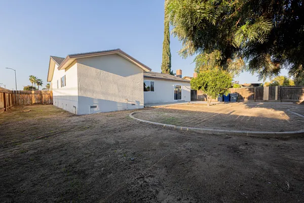 $405,000 | 394 West Ashcroft Avenue, Clovis, CA 93612