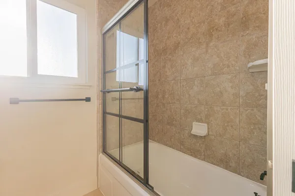 $405,000 | 394 West Ashcroft Avenue, Clovis, CA 93612