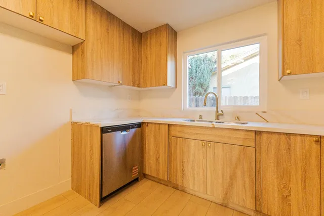 $409,950 | 394 West Ashcroft Avenue, Clovis, CA 93612