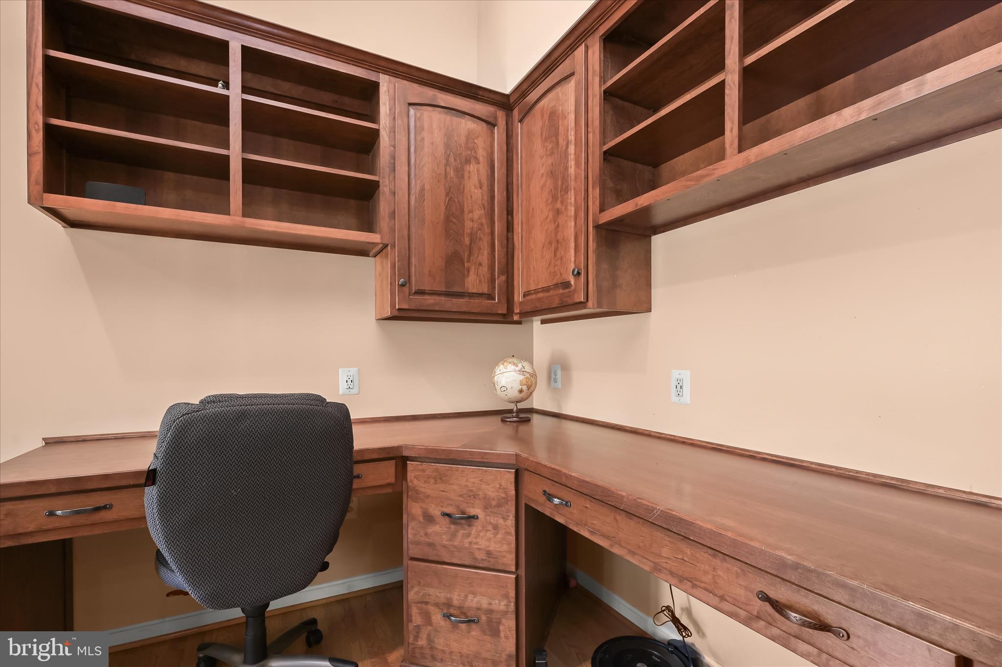 6910 Pindell School Road Clarksville, MD 21029 - Photo 27 of 73 Planning Station w/ Built Ins