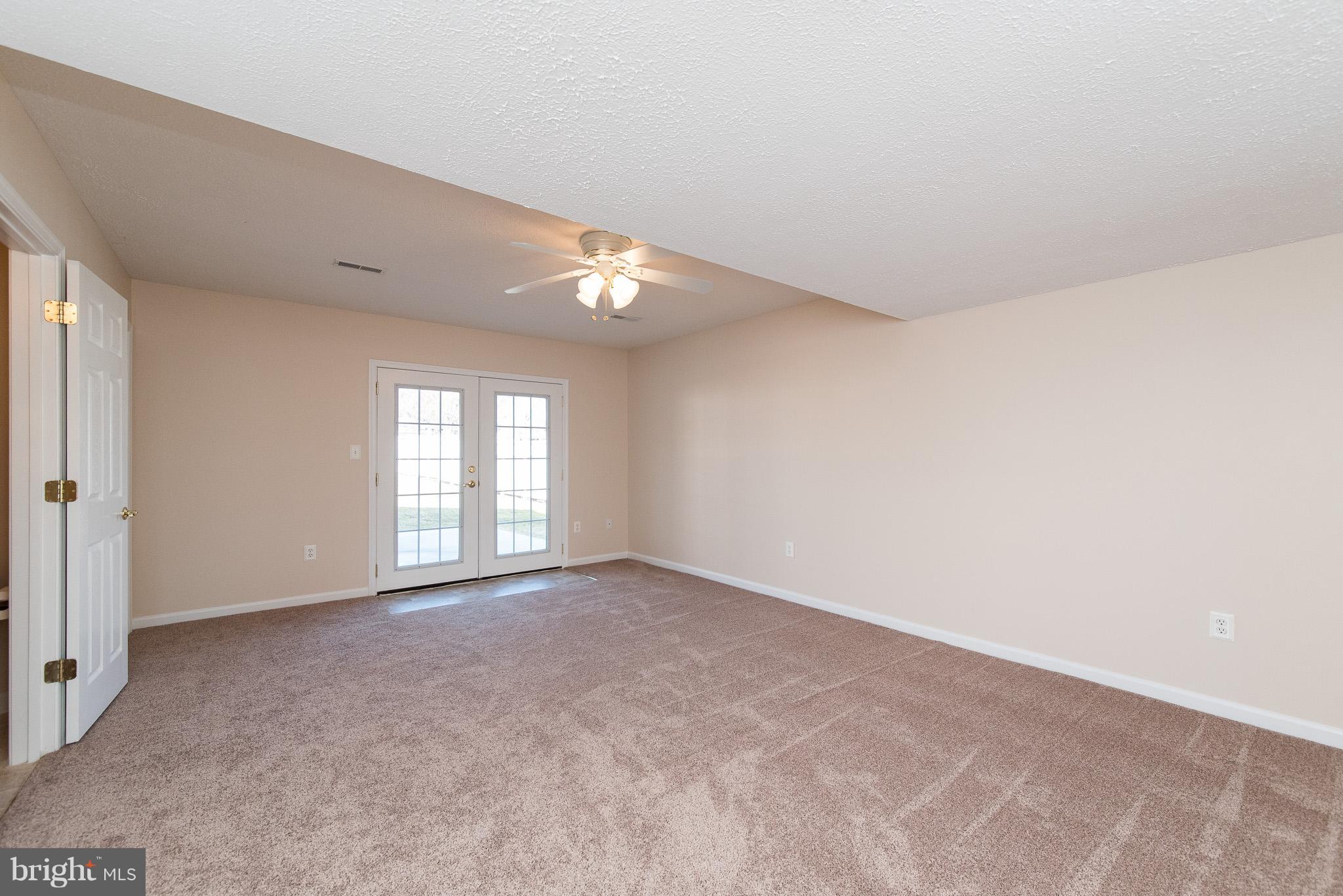 7402 Chesapeake Road Baltimore, MD 21220 - Photo 24 of 29 Family Room