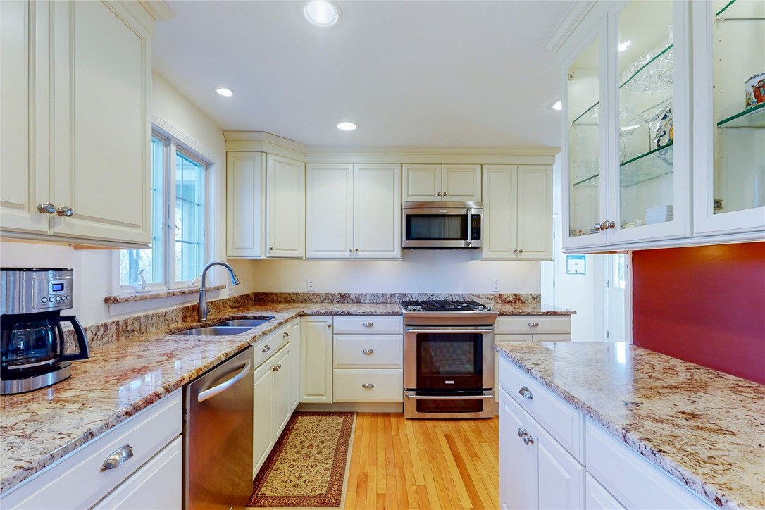 28 Wicklow Road Westerly, RI 02891 - Photo 14 of 44