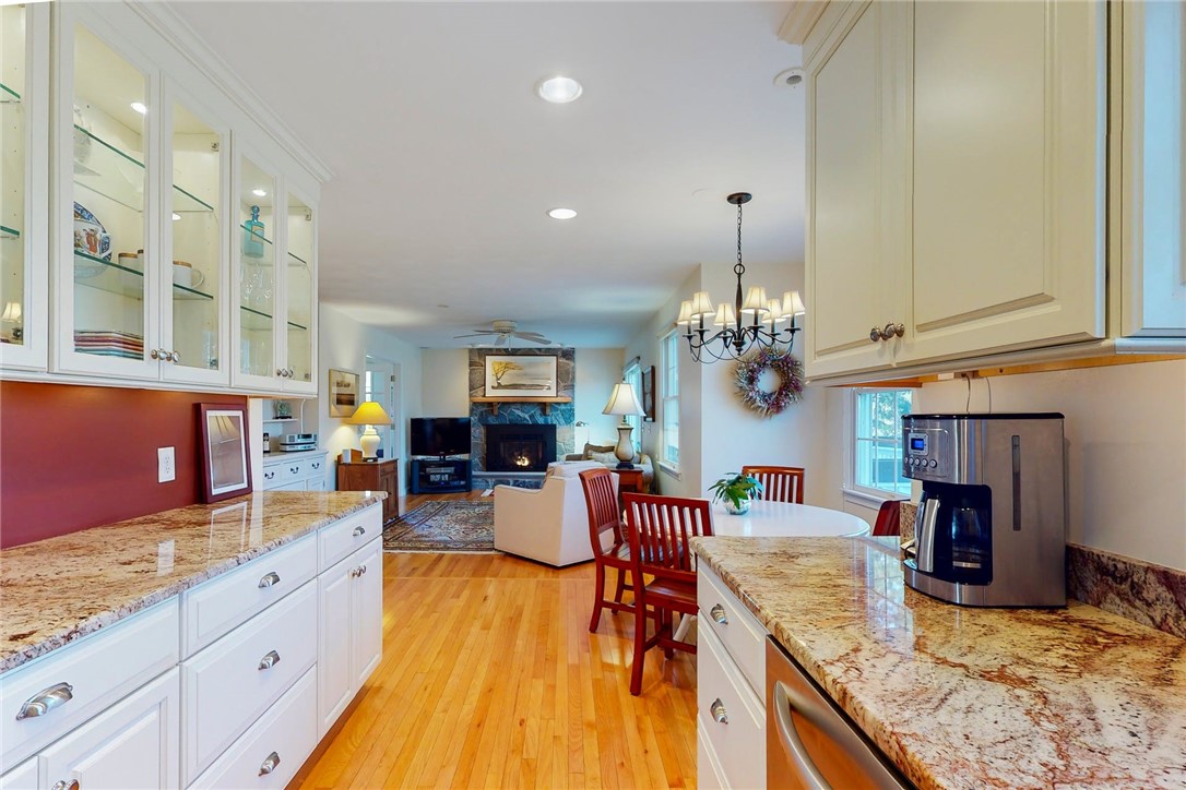 28 Wicklow Road Westerly, RI 02891 - Photo 17 of 44