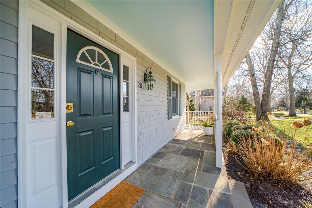 28 Wicklow Road Westerly, RI 02891 - Photo 4 of 44
