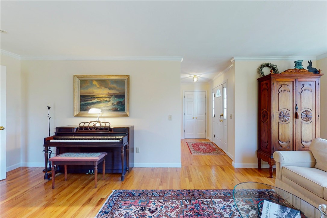28 Wicklow Road Westerly, RI 02891 - Photo 9 of 44