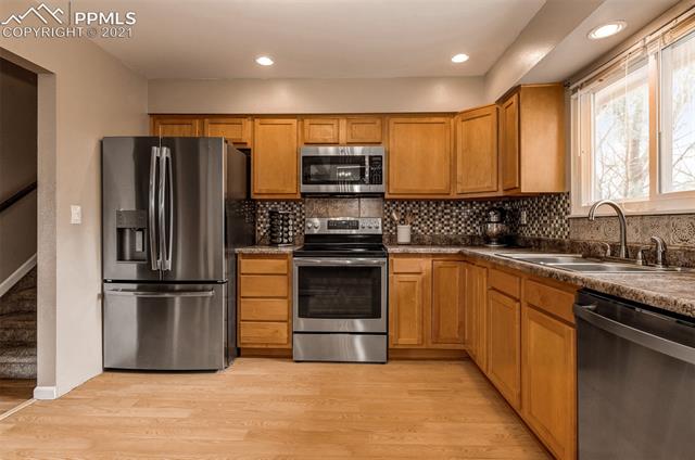 4810 Del Sol Road Colorado Springs, CO 80918 - Photo 10 of 30