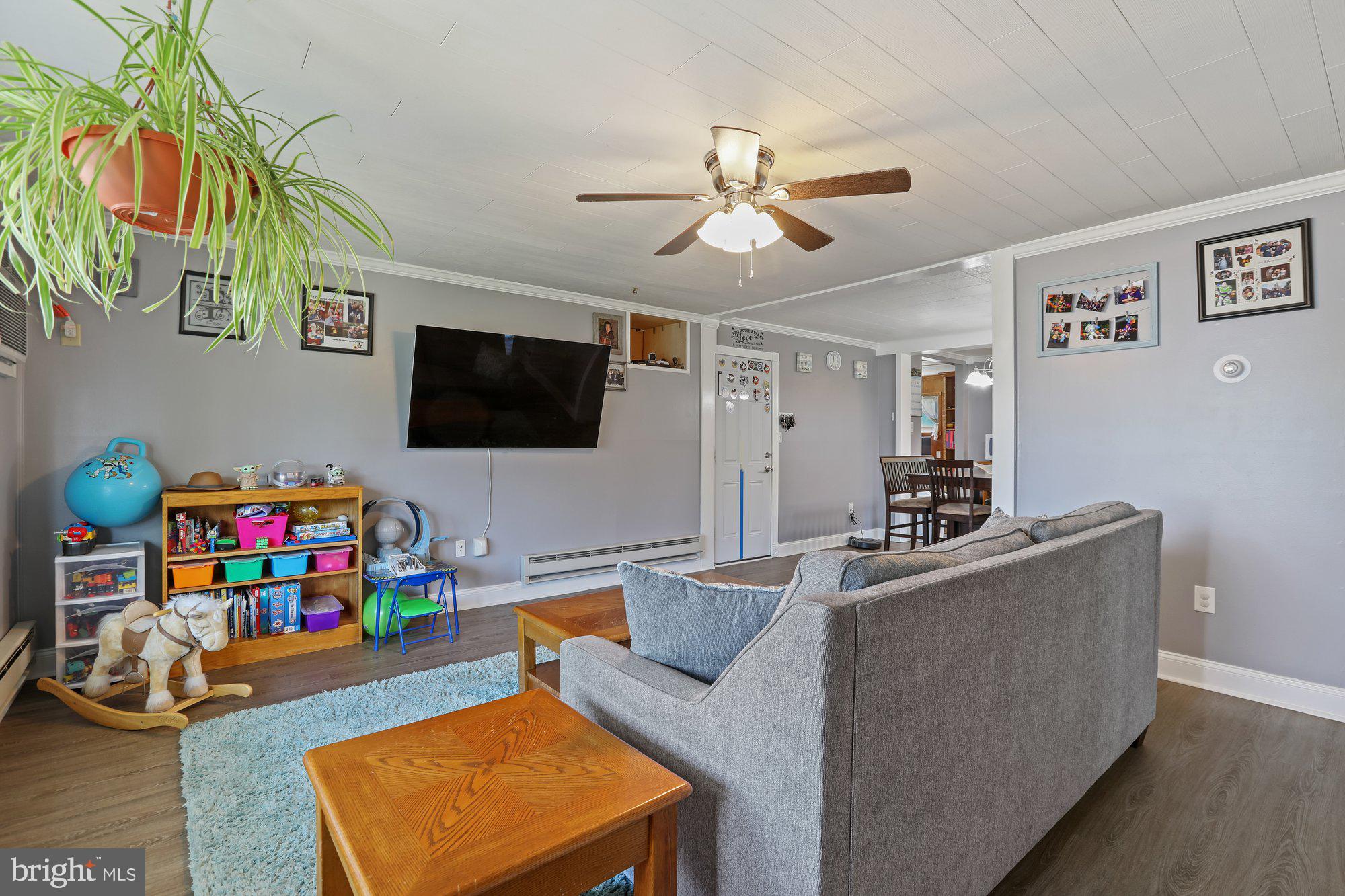 32 Ironwood Road Levittown, PA 19057 - Photo 3 of 34 Living Room