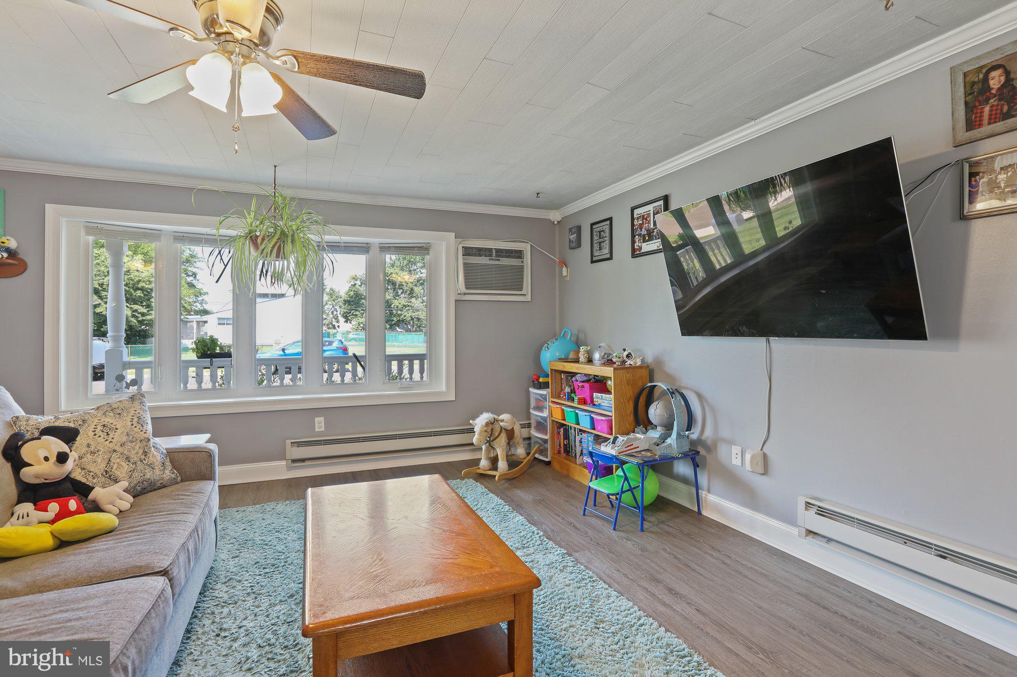 32 Ironwood Road Levittown, PA 19057 - Photo 4 of 34 Living Room