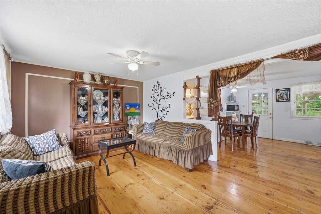 11 Mcfarlin Road Chelmsford, MA 01824 - Photo 14 of 37
