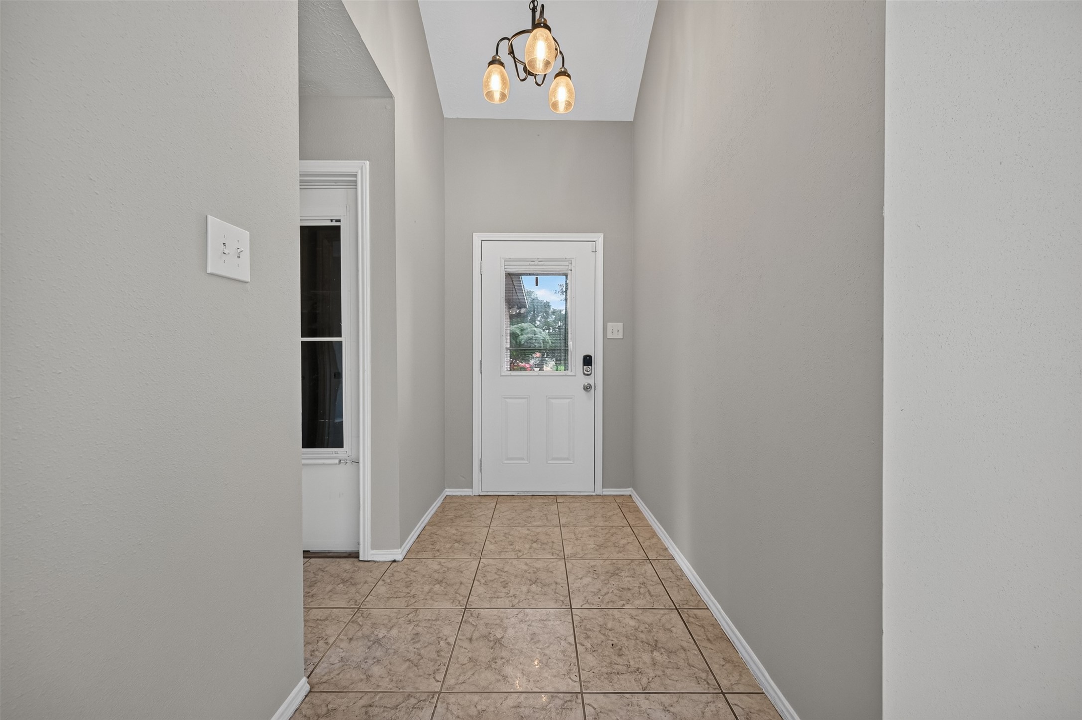 411 North Mist Court Houston, TX 77073 - Photo 4 of 32