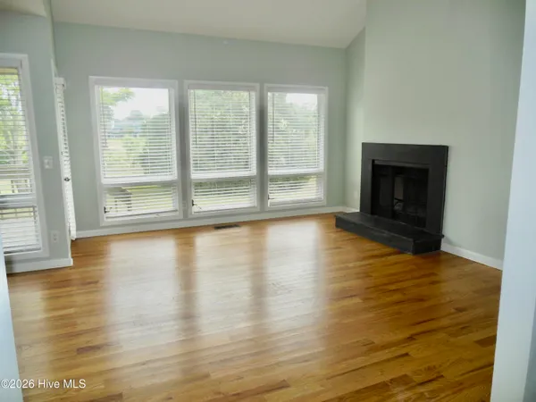 $1,800 | 313 Sandpiper Lane, Hampstead, NC 28443