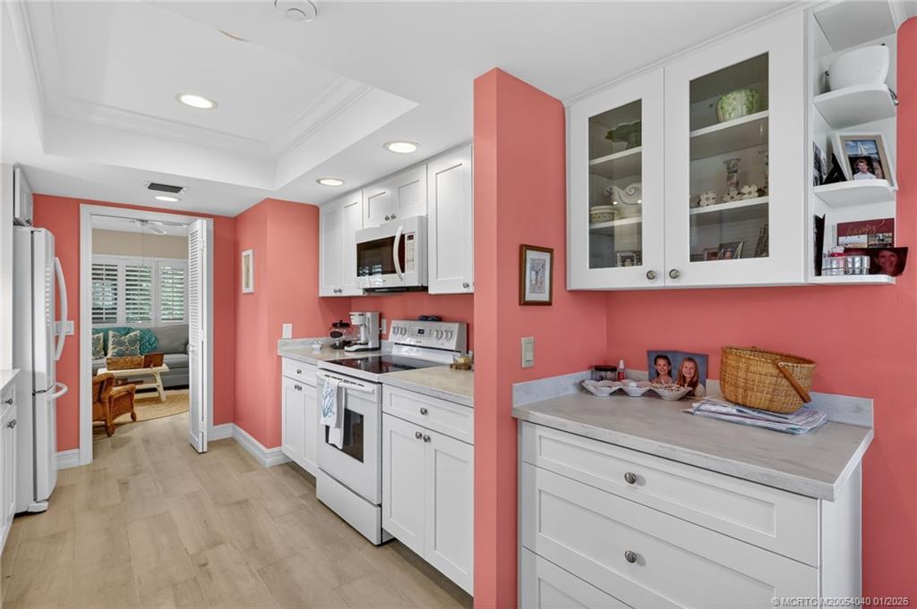 5253 Southeast Club Way Stuart, FL 34997 - Photo 16 of 66 Kitchen