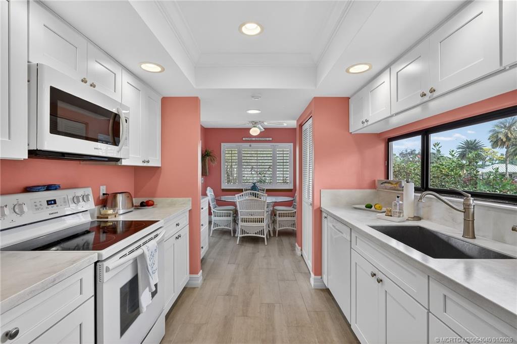 5253 Southeast Club Way Stuart, FL 34997 - Photo 17 of 66 Kitchen