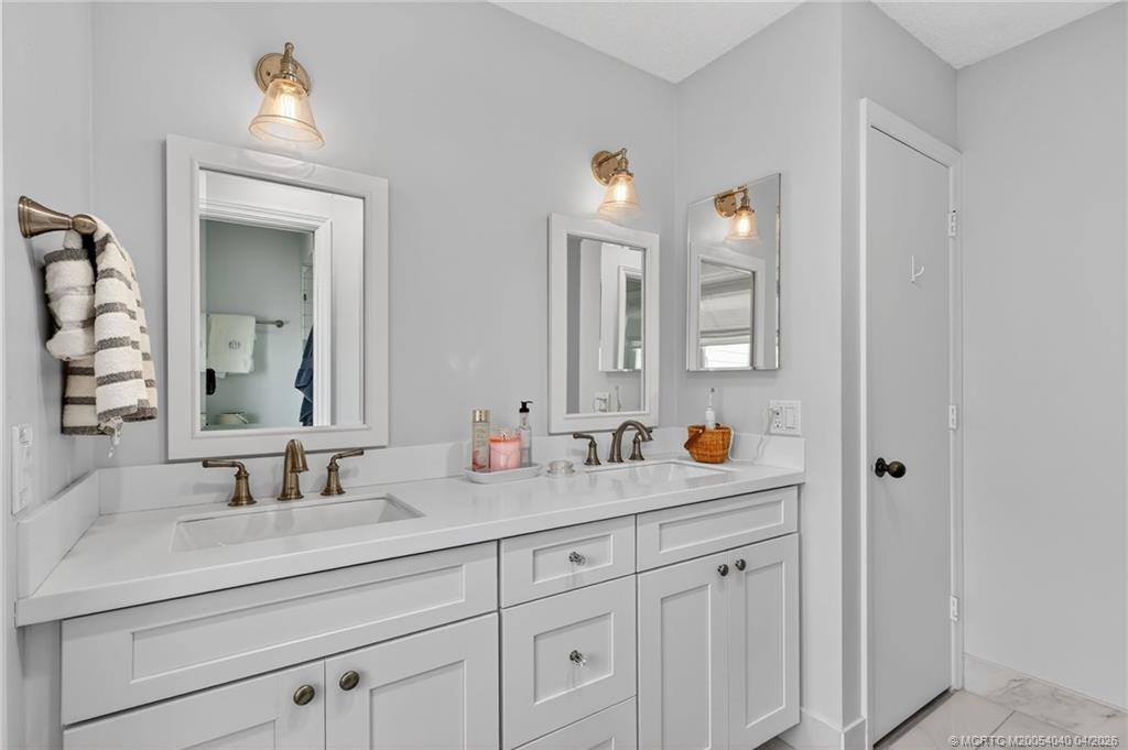 5253 Southeast Club Way Stuart, FL 34997 - Photo 29 of 65 Primary Bath